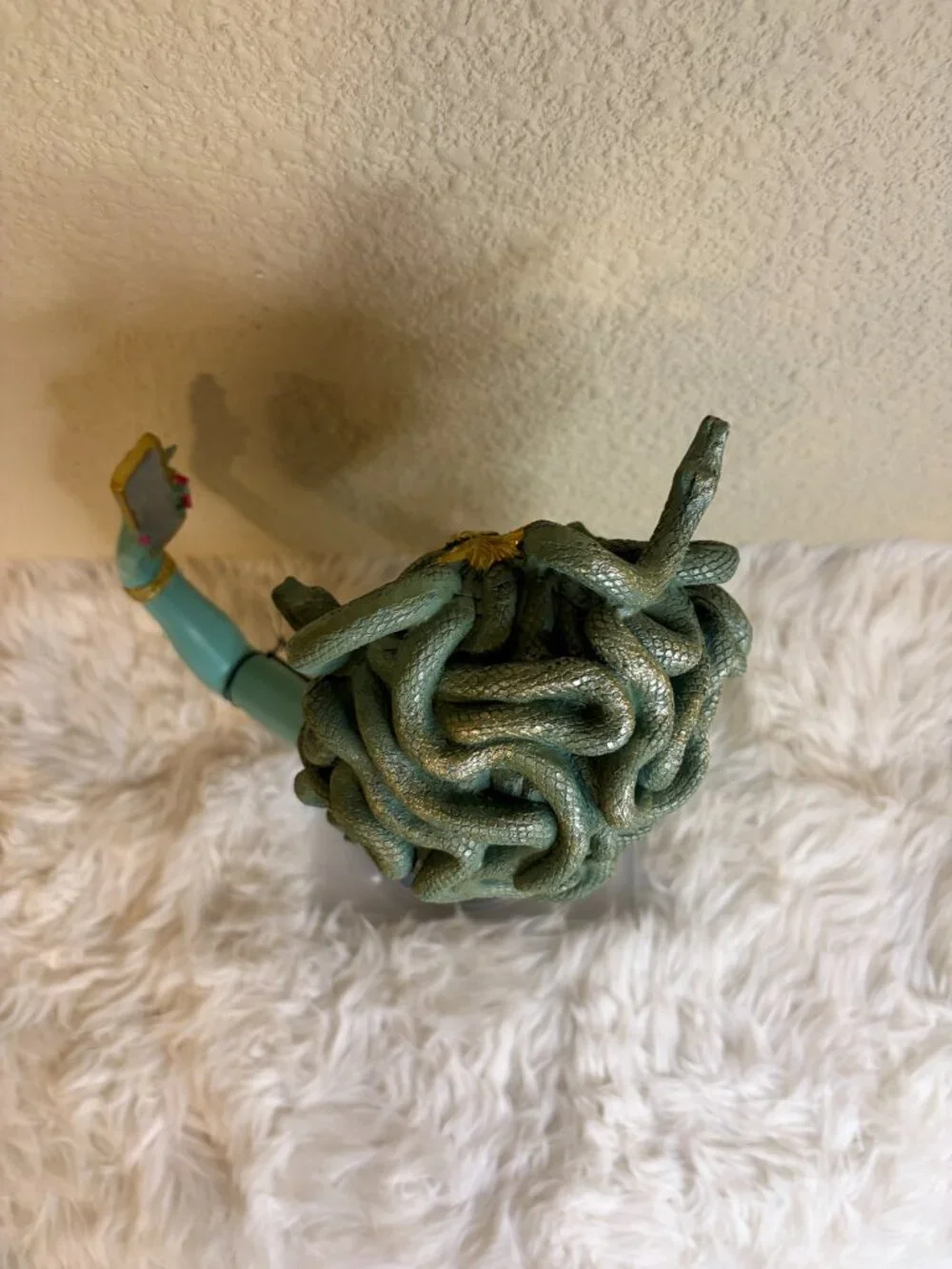 Ghoulies Medusa Selfie Bust Statue Halloween Gothic Decor Sunglasses NWT